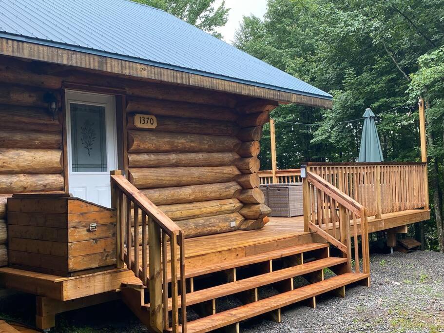 Terre De L'orme With Tucked Away In Nature Chalet Saint-Gabriel-De-Valcartier