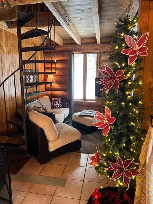 Terre De L'orme With Tucked Away In Nature Saint-Gabriel-De-Valcartier