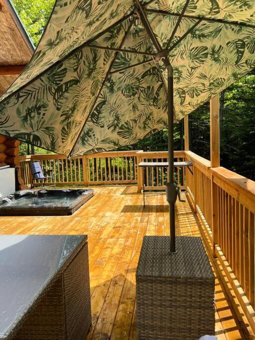 Terre De L'orme With Tucked Away In Nature