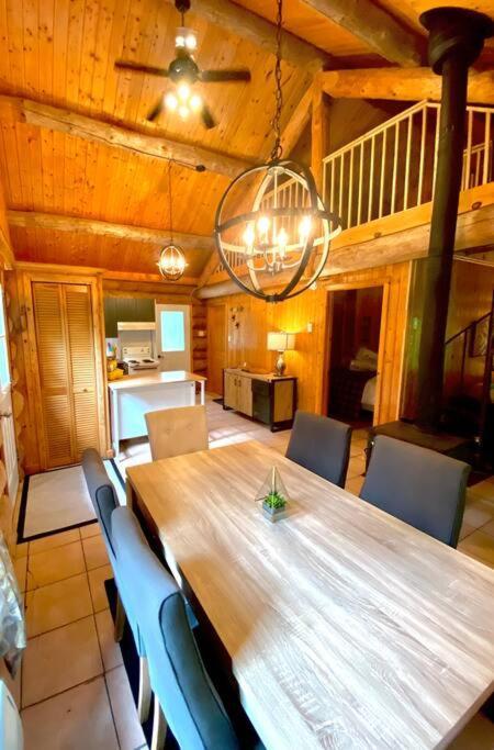 Chalet Terre De L'orme With Tucked Away In Nature Saint-Gabriel-De-Valcartier