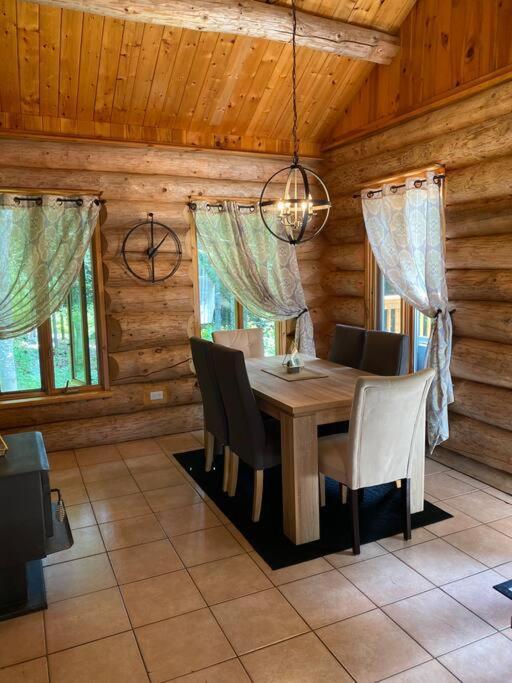 Terre De L'orme With Tucked Away In Nature *