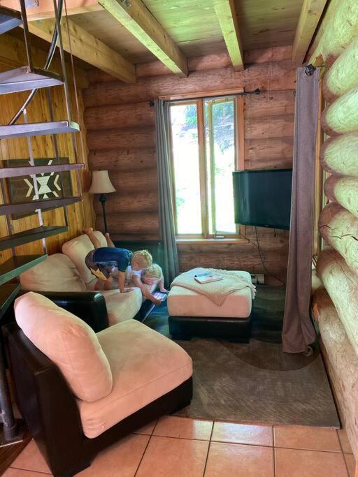 Terre De L'orme With Tucked Away In Nature Saint-Gabriel-De-Valcartier