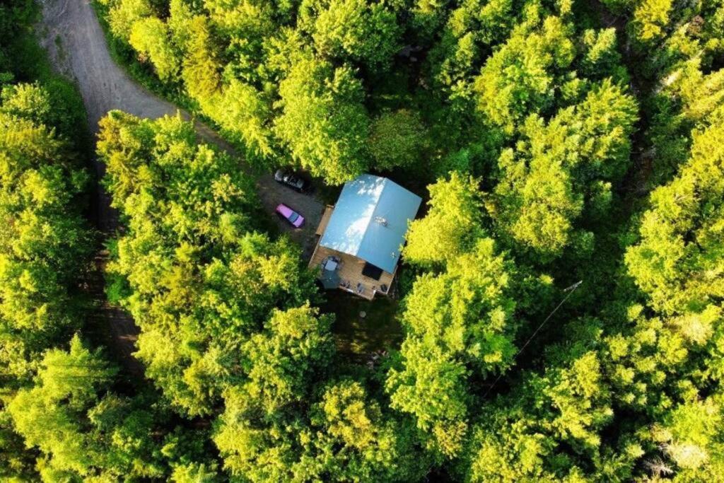Terre De L'orme With Tucked Away In Nature Chalet Saint-Gabriel-De-Valcartier